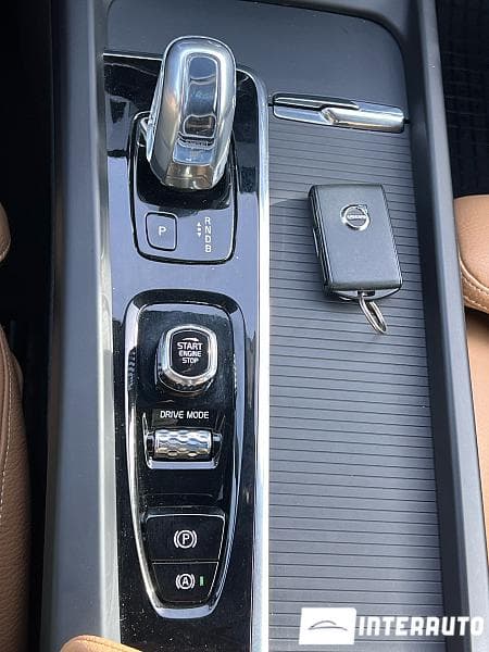 Volvo XC 60 2018 — Миниатюра 15