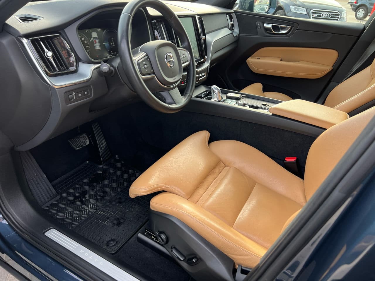 Volvo XC 60 2018 — Миниатюра 7