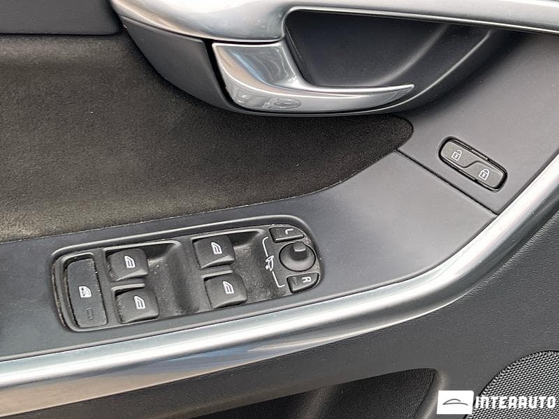Volvo XC 60 2016 — Миниатюра 6