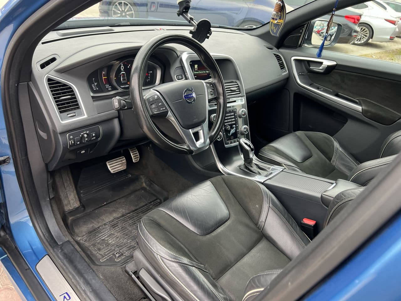 Volvo XC 60 2016 — Миниатюра 5