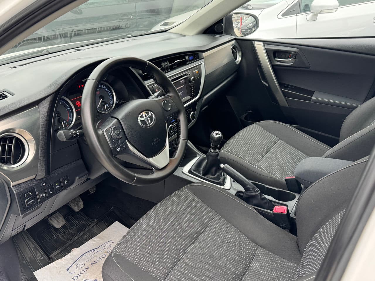 Toyota Auris 2013 — Миниатюра 6