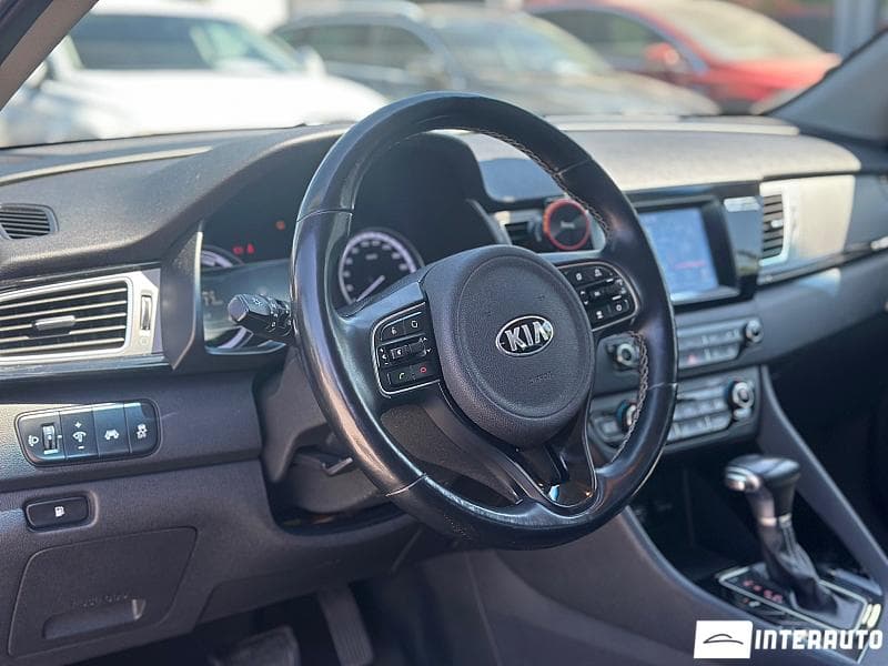 Kia Niro 2016 — Миниатюра 8