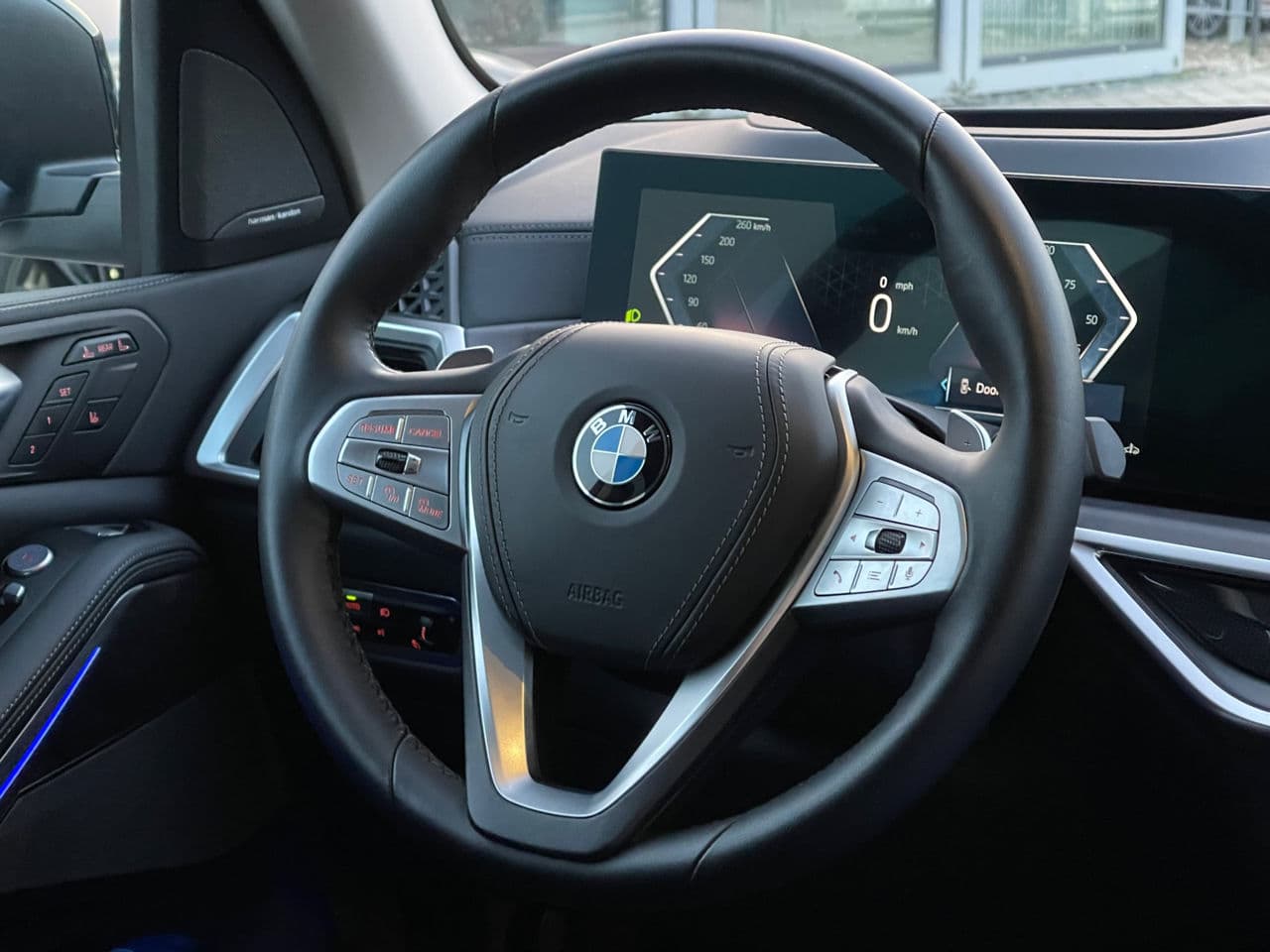 BMW X7 4.0i 2023 — Миниатюра 11