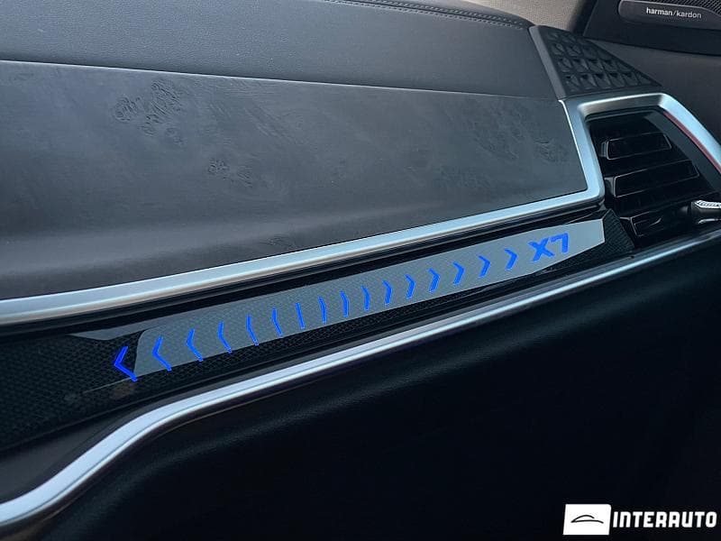 BMW X7 4.0i 2023 — Миниатюра 17