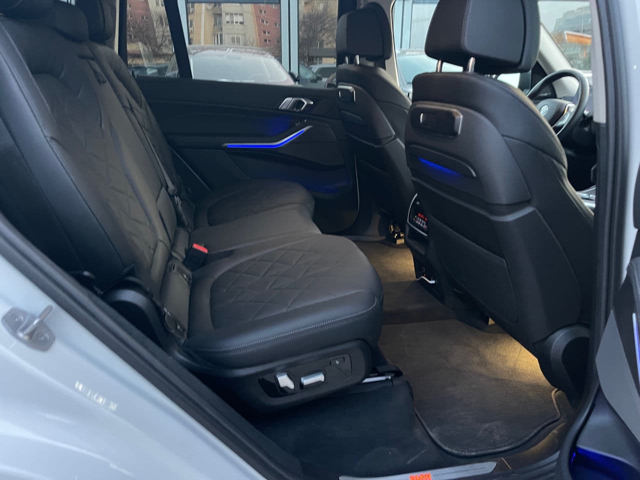 BMW X7 4.0i 2023 — Миниатюра 25
