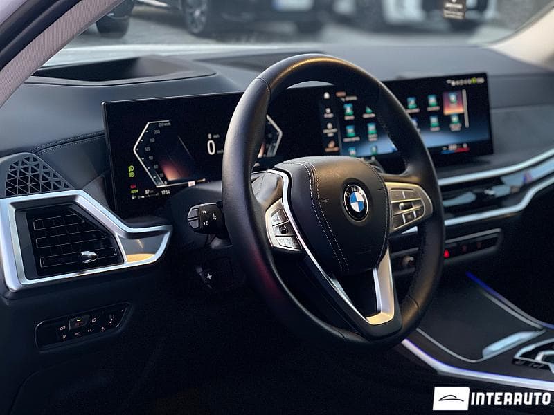 BMW X7 4.0i 2023 — Миниатюра 10