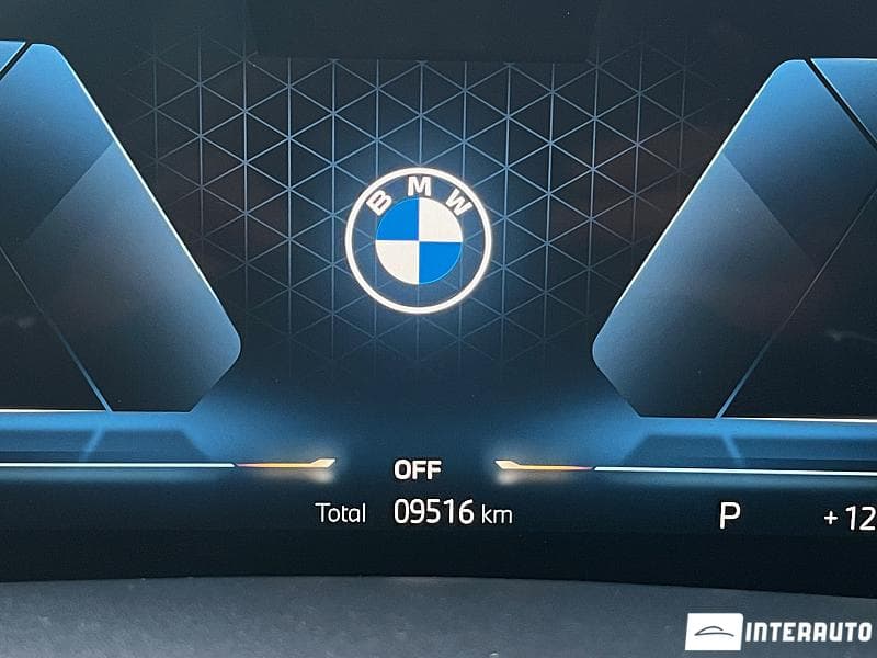BMW X7 4.0i 2023 — Миниатюра 14
