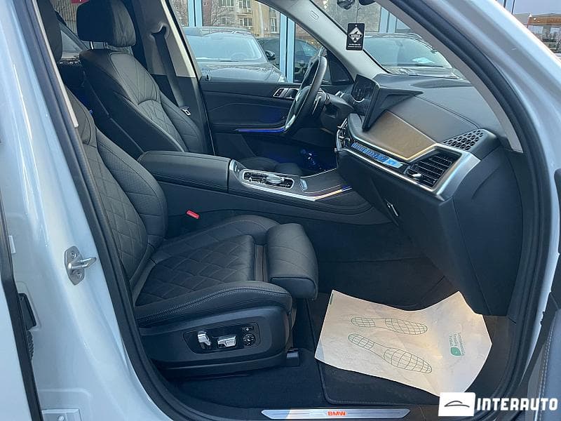 BMW X7 4.0i 2023 — Миниатюра 9