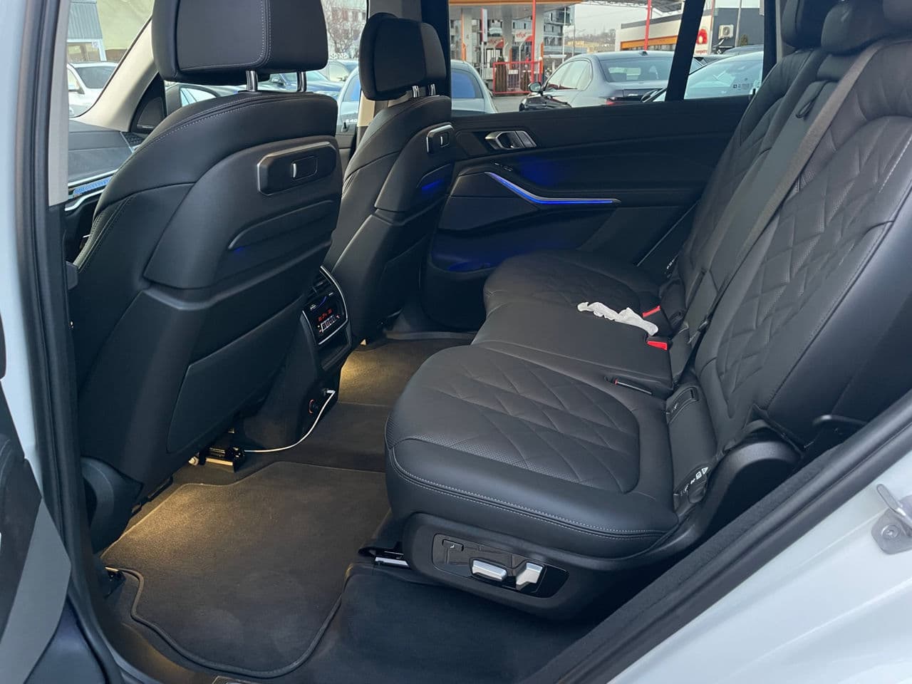 BMW X7 4.0i 2023 — Миниатюра 24