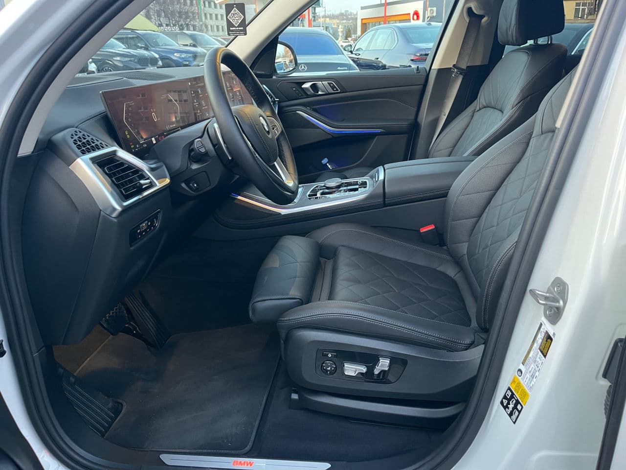 BMW X7 4.0i 2023 — Миниатюра 8