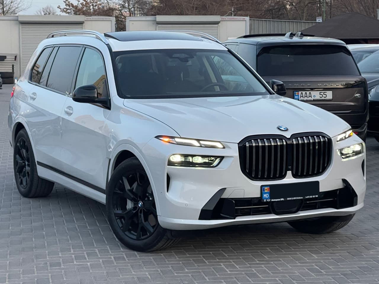 BMW X7 4.0i 2023 — Миниатюра 3