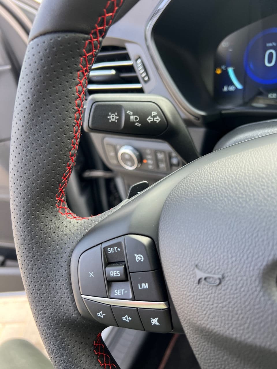 Ford Kuga 2022 — Миниатюра 12