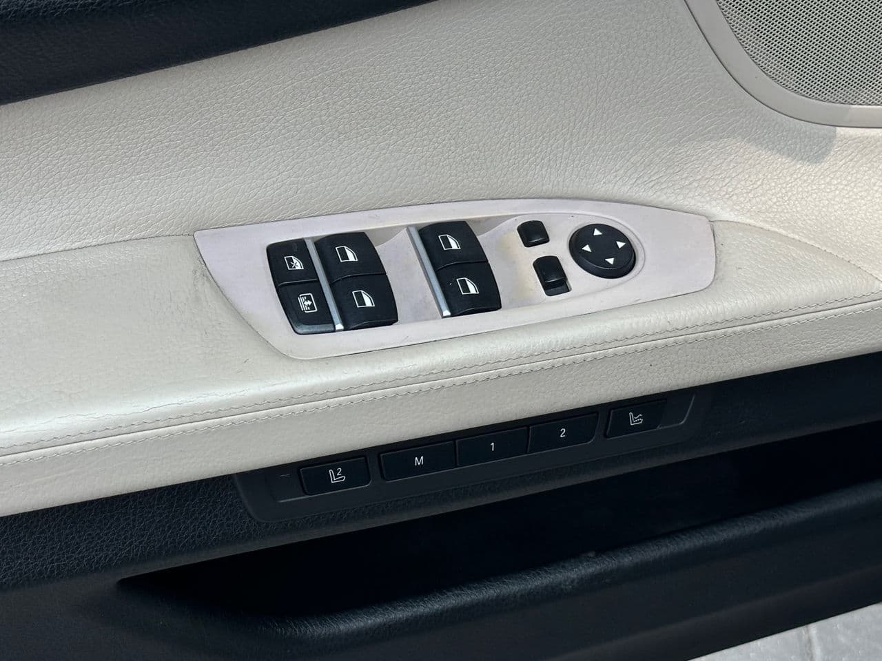 BMW 740 2011 — Миниатюра 7