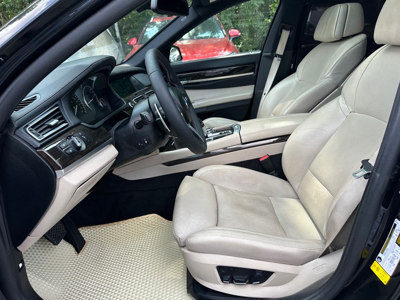 BMW 740 2011 — Миниатюра 6