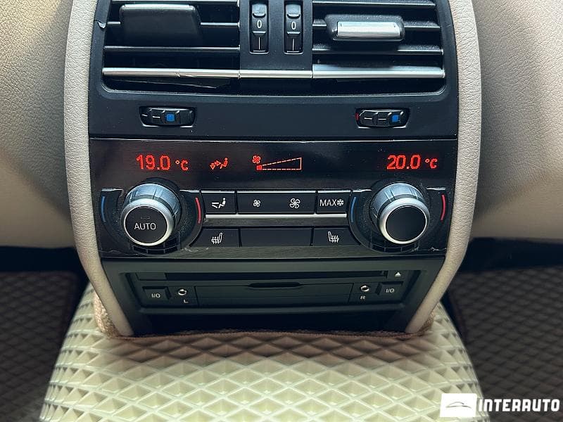 BMW 740 2011 — Миниатюра 19