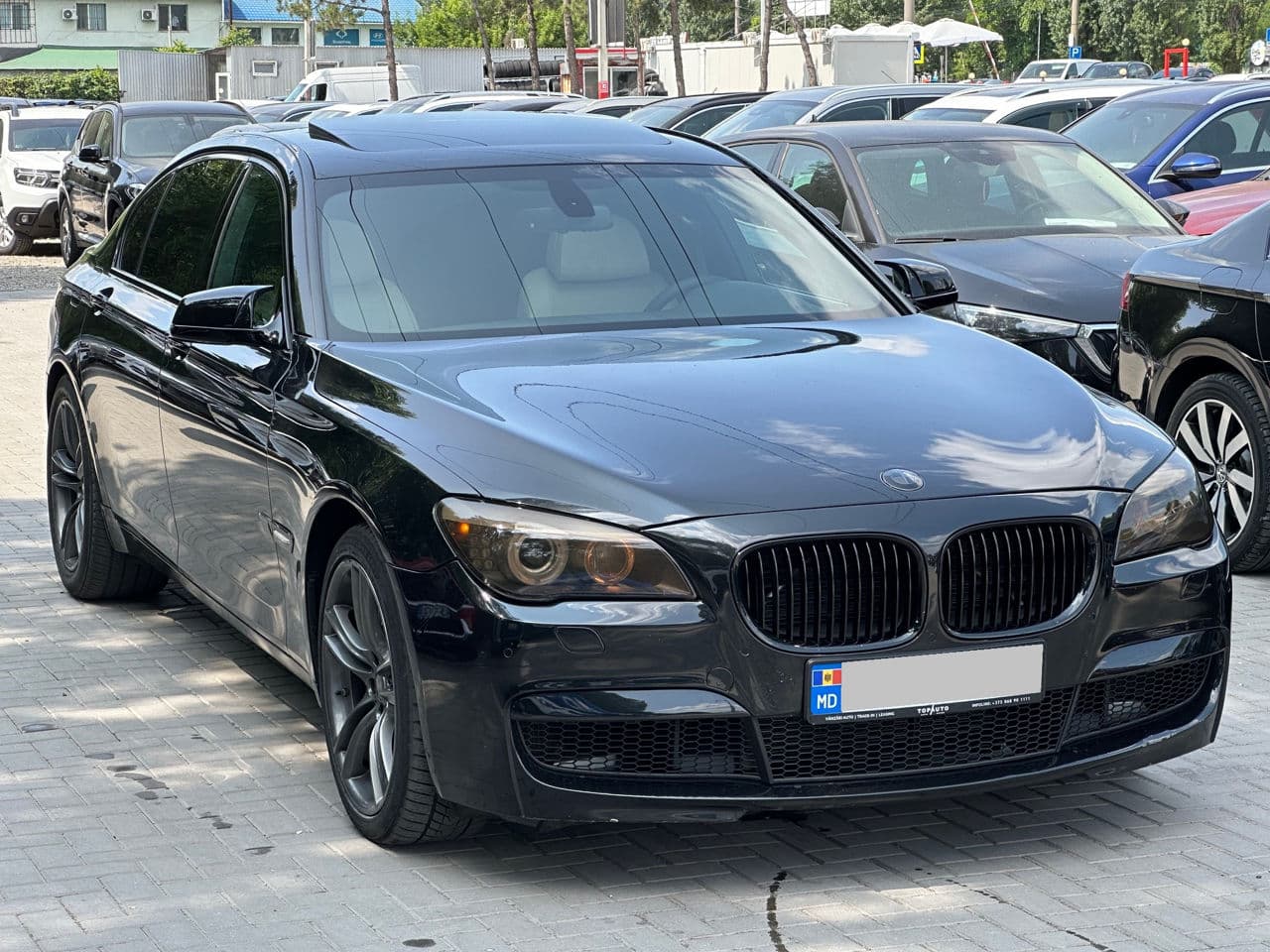 BMW 740 2011 — Миниатюра 3
