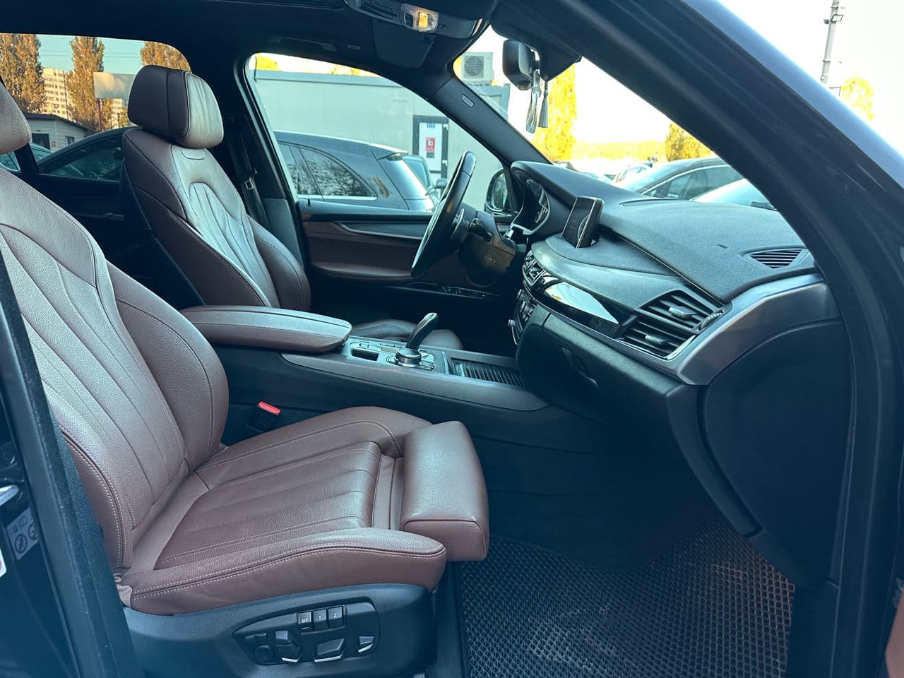BMW X5 4.0e 2018 — Миниатюра 17
