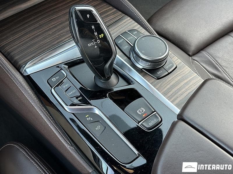 BMW 520 2018 — Миниатюра 10