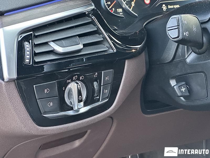 BMW 520 2018 — Миниатюра 16