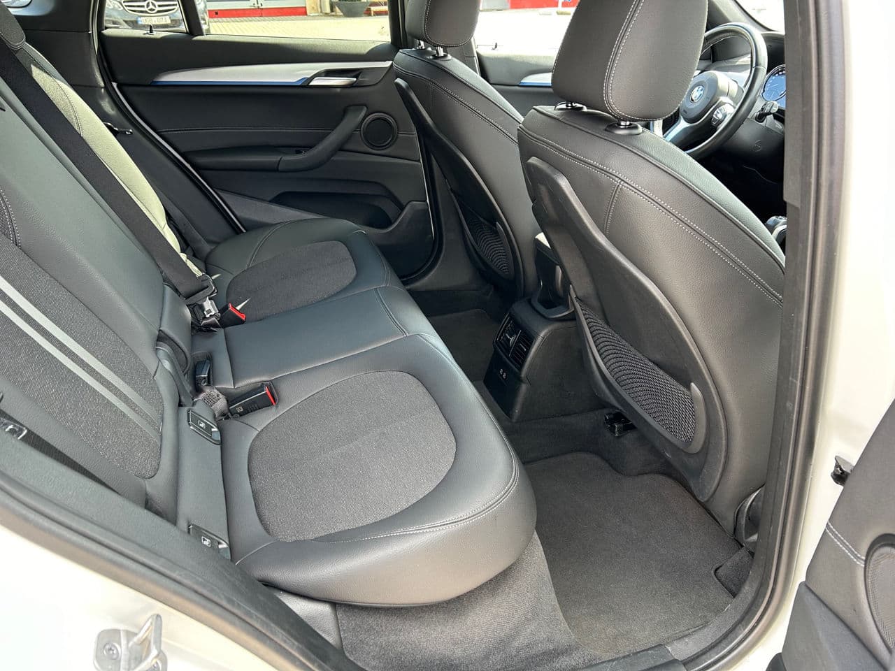 2020 BMW X1 2.5e — Miniatură 17