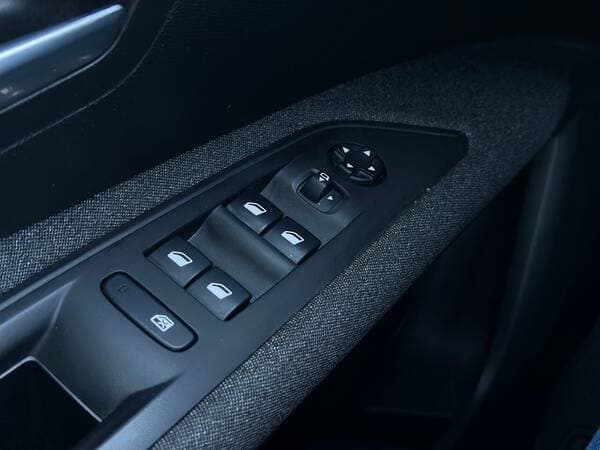 Peugeot 3008 2019 — Миниатюра 16