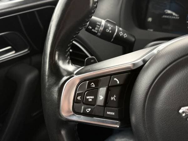 2017 Jaguar F-Pace — Miniatură 16