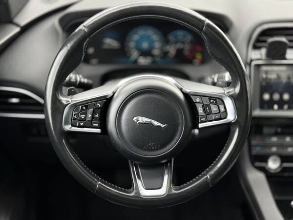2017 Jaguar F-Pace — Miniatură 10