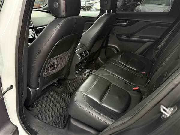 2017 Jaguar F-Pace — Miniatură 21