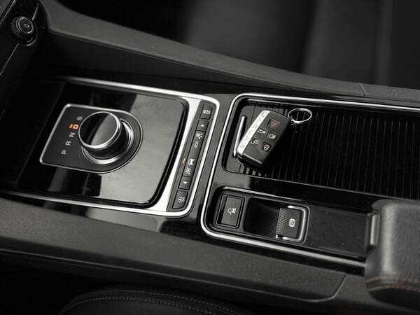 2017 Jaguar F-Pace — Miniatură 14