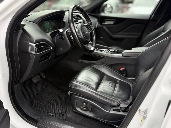 2017 Jaguar F-Pace — Miniatură 27