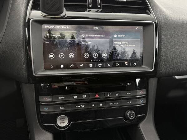 2017 Jaguar F-Pace — Miniatură 12