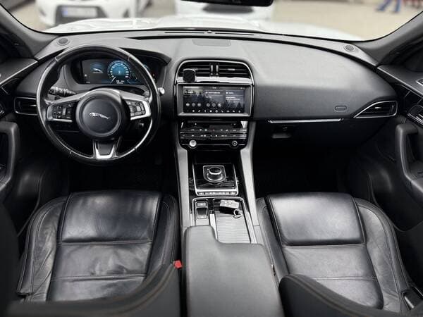 2017 Jaguar F-Pace — Miniatură 9