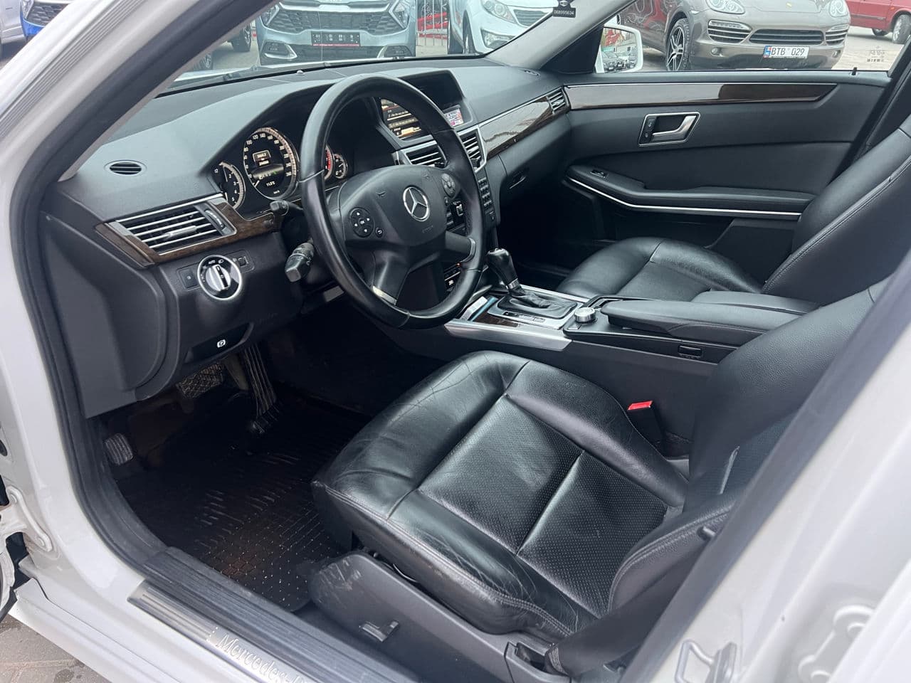 Mercedes E 200 2012 — Миниатюра 5
