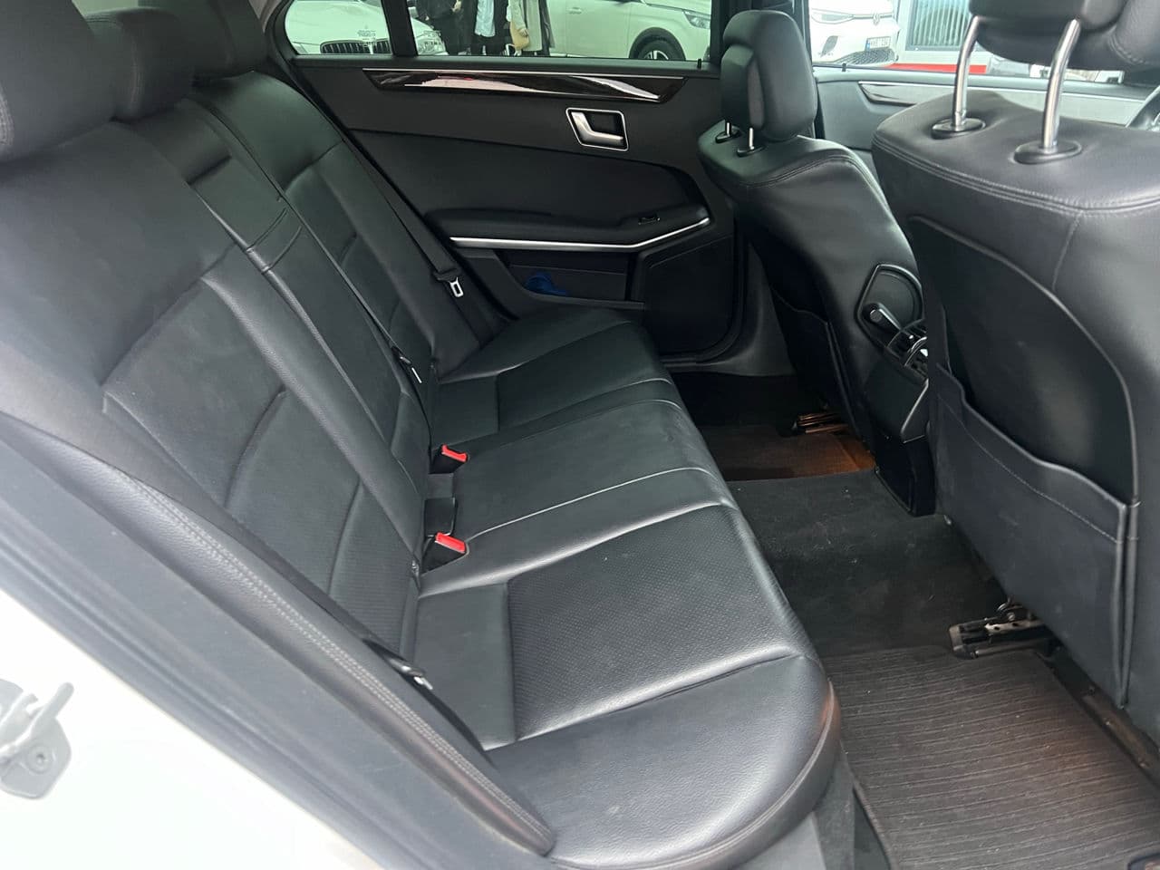 Mercedes E 200 2012 — Миниатюра 14