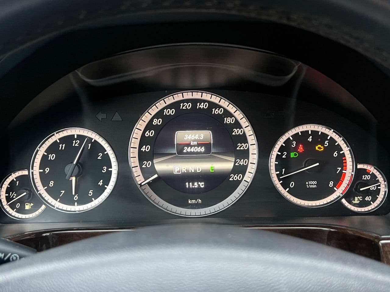 Mercedes E 200 2012 — Миниатюра 9