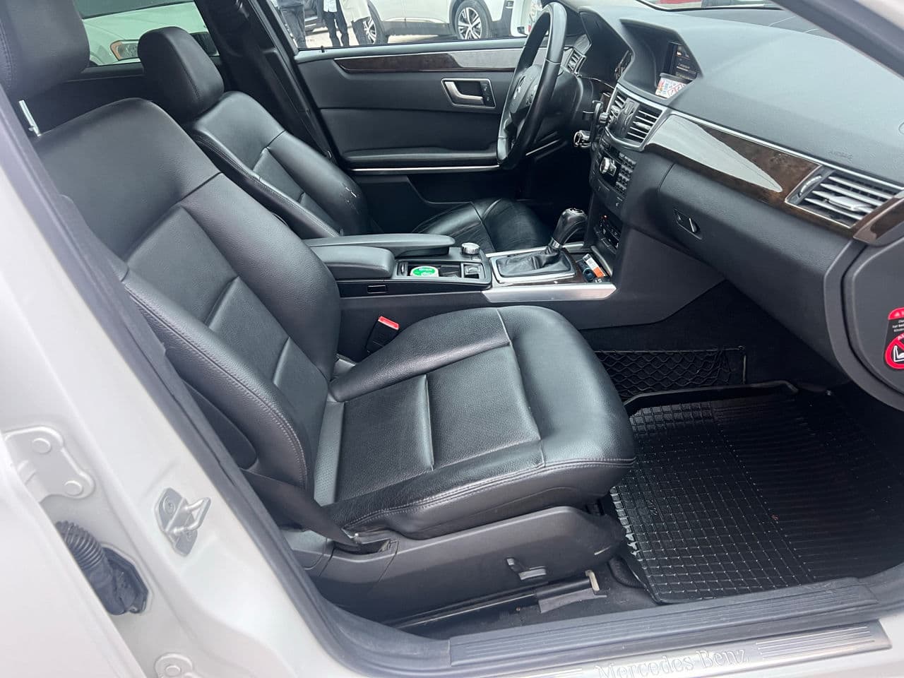 Mercedes E 200 2012 — Миниатюра 13