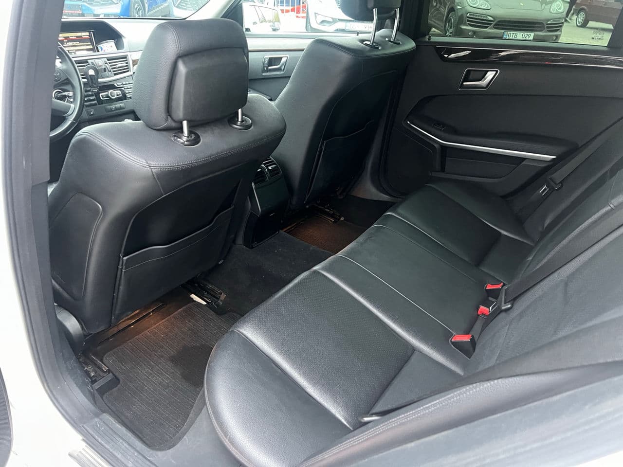 Mercedes E 200 2012 — Миниатюра 15