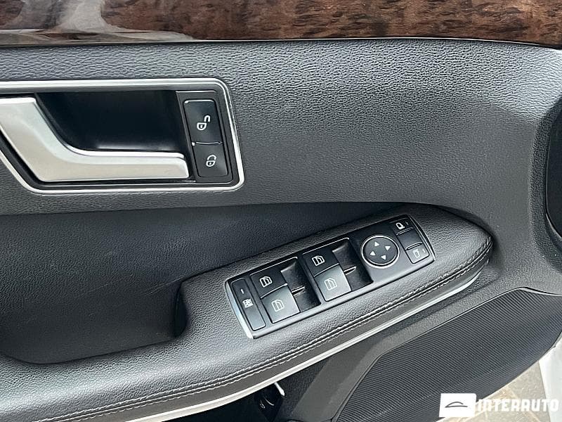 Mercedes E 200 2012 — Миниатюра 6