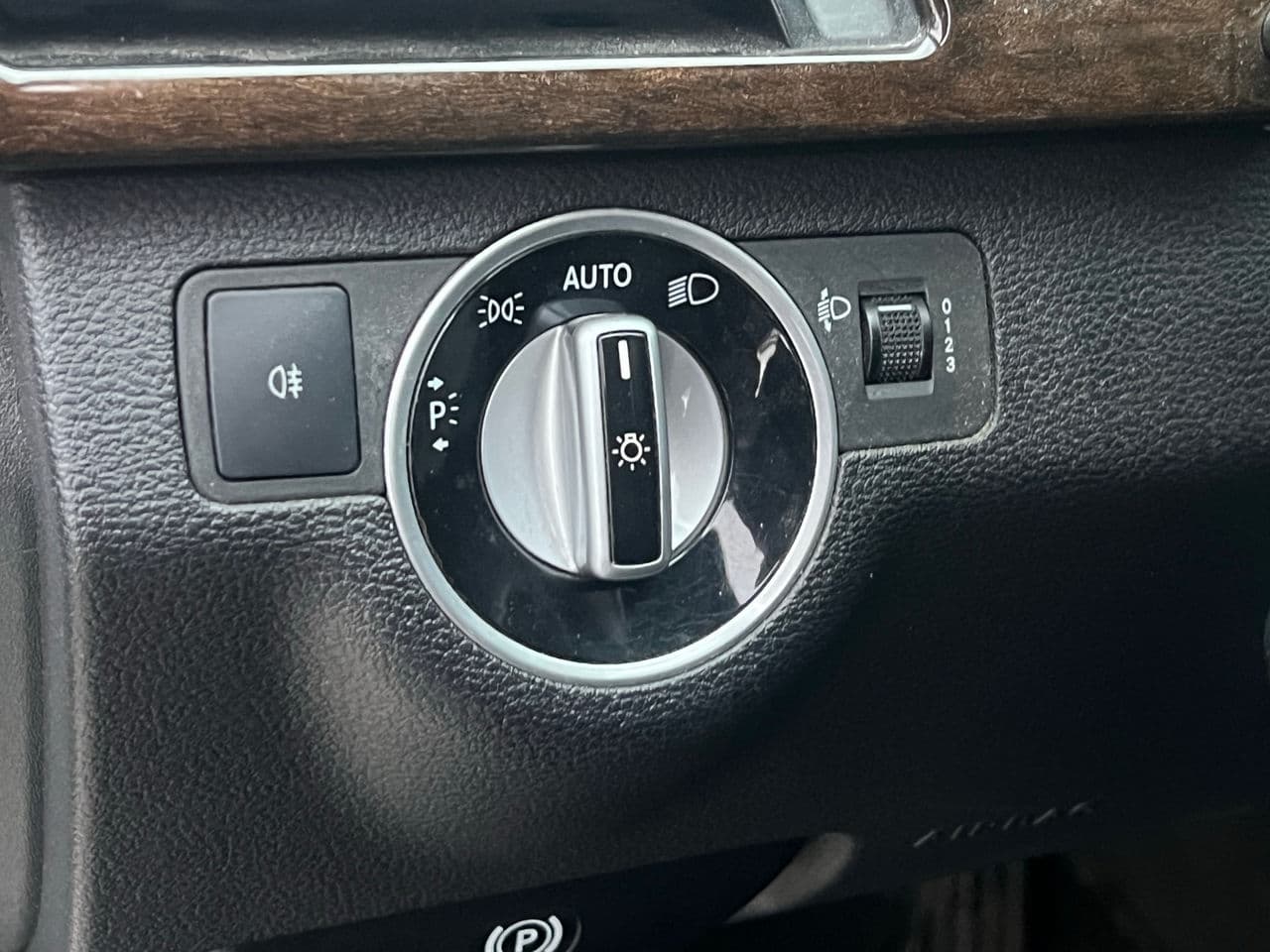 Mercedes E 200 2012 — Миниатюра 7