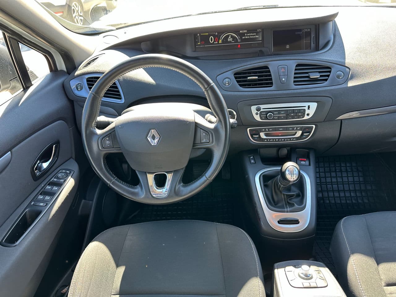 Renault Scenic 2015 — Миниатюра 10