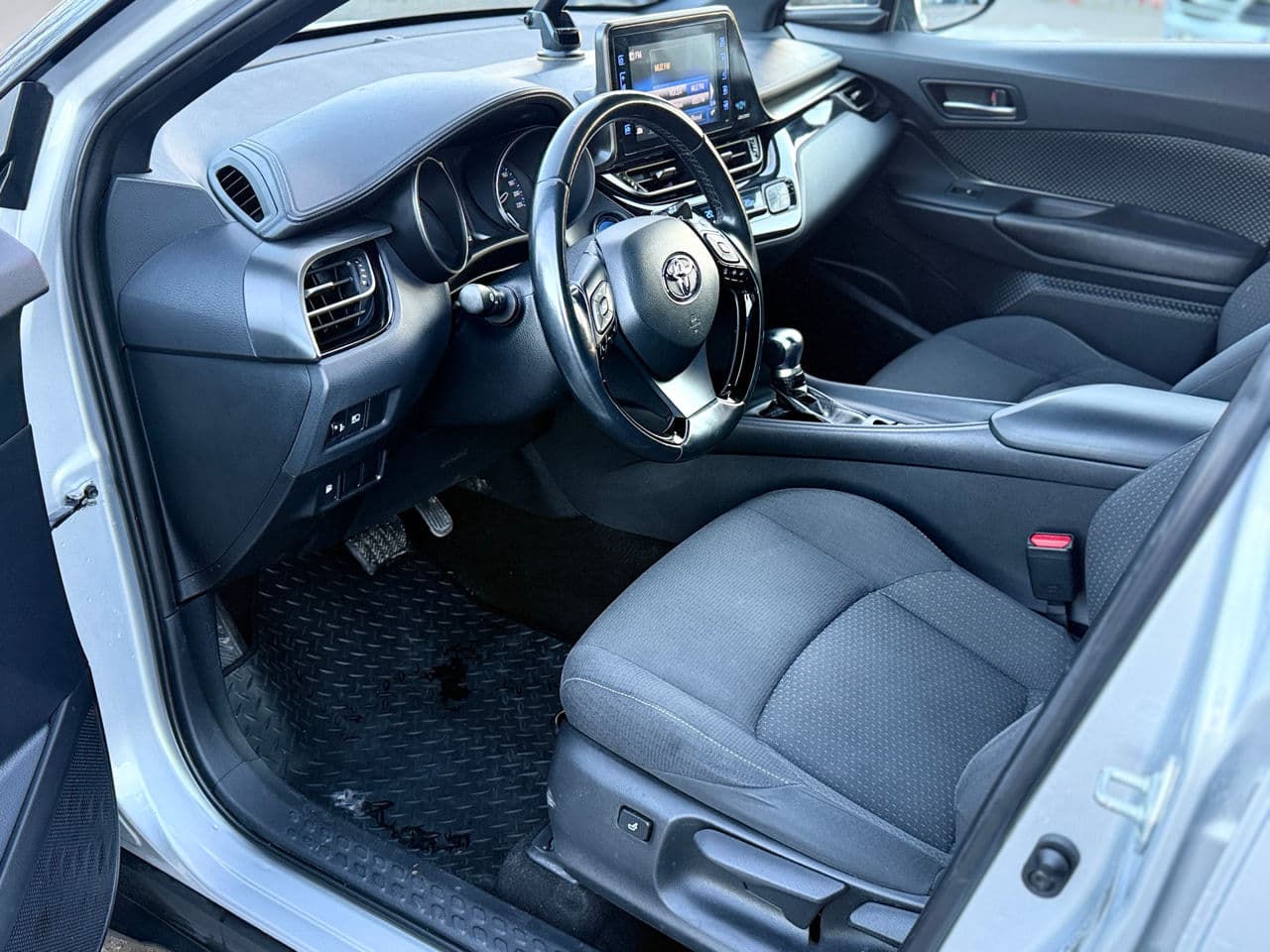 Toyota C-HR 2018 — Миниатюра 5