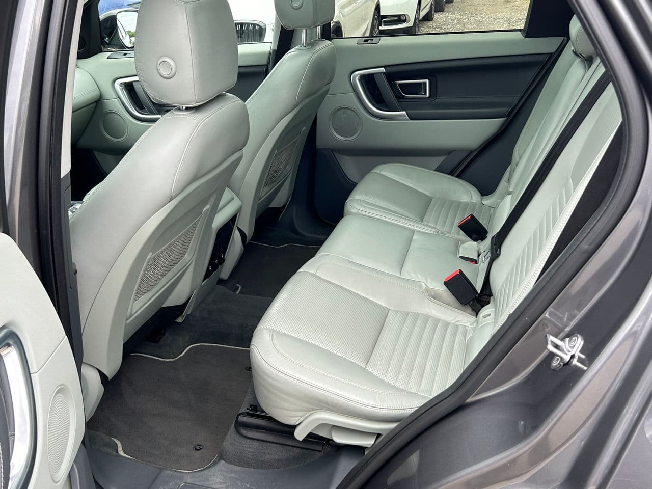 Land Rover Discovery Sport 2015 — Миниатюра 16