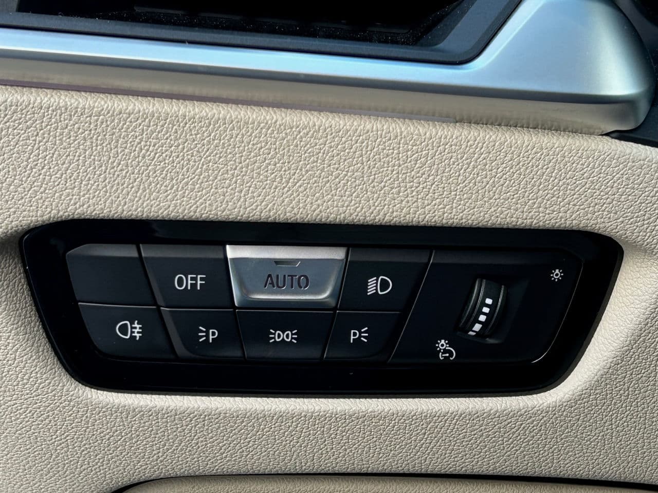 BMW 318 2019 — Миниатюра 8