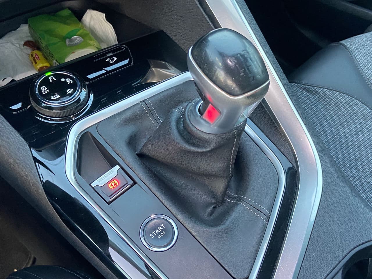 Peugeot 3008 2018 — Миниатюра 14