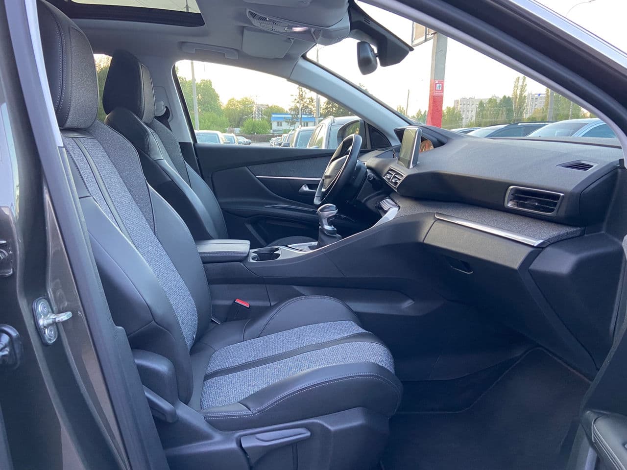 Peugeot 3008 2018 — Миниатюра 18