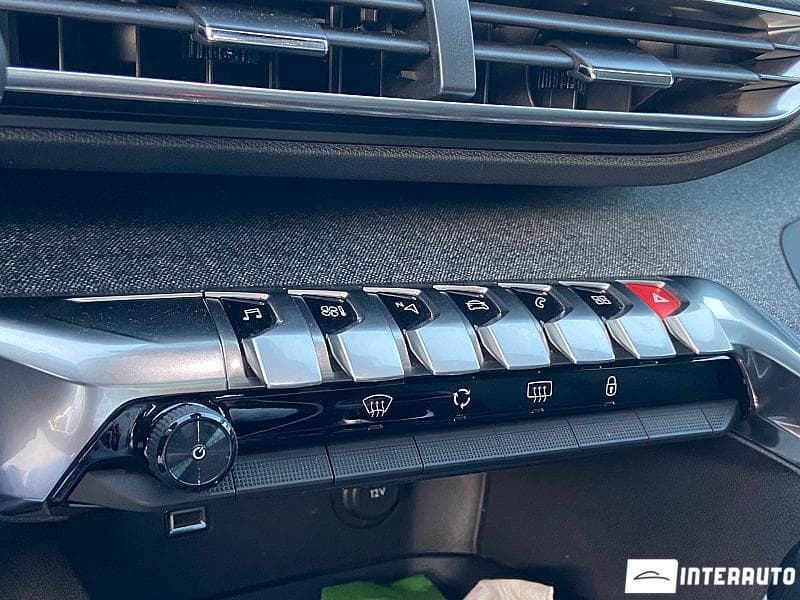 Peugeot 3008 2018 — Миниатюра 13