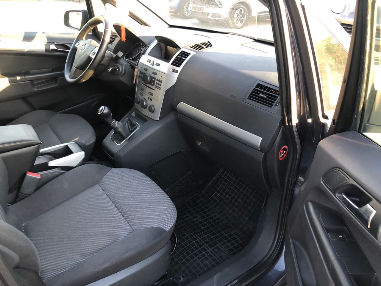 Opel Zafira 2009 — Миниатюра 11