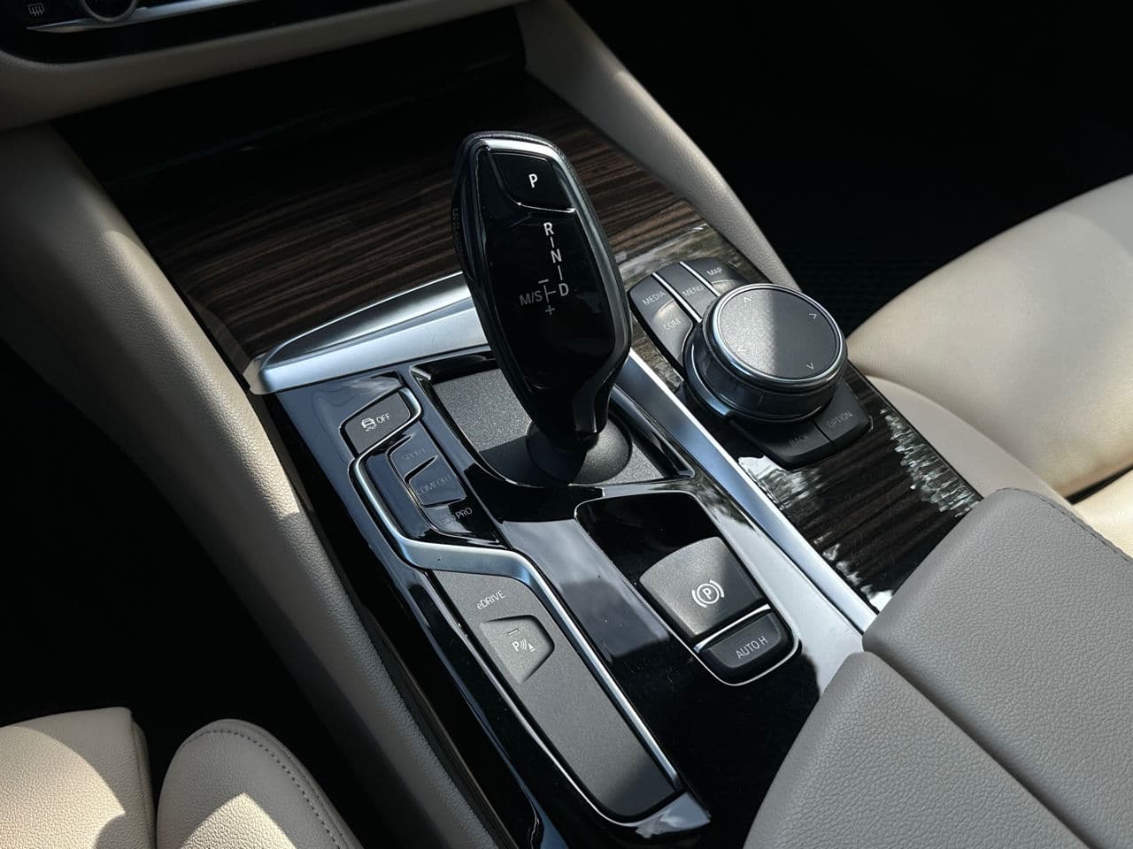 BMW 530e 2018 — Миниатюра 18