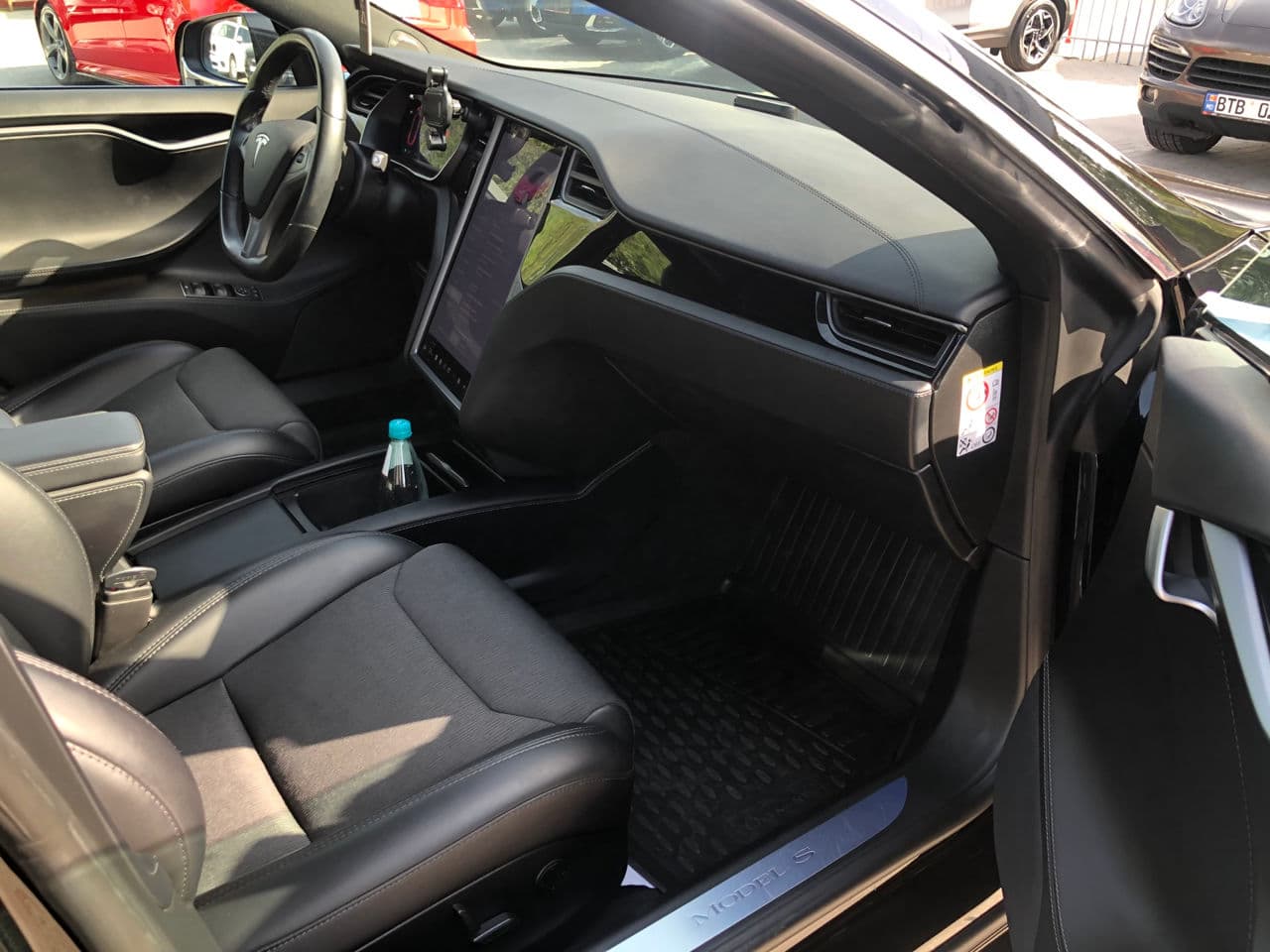 Tesla Model S 2018 — Миниатюра 11
