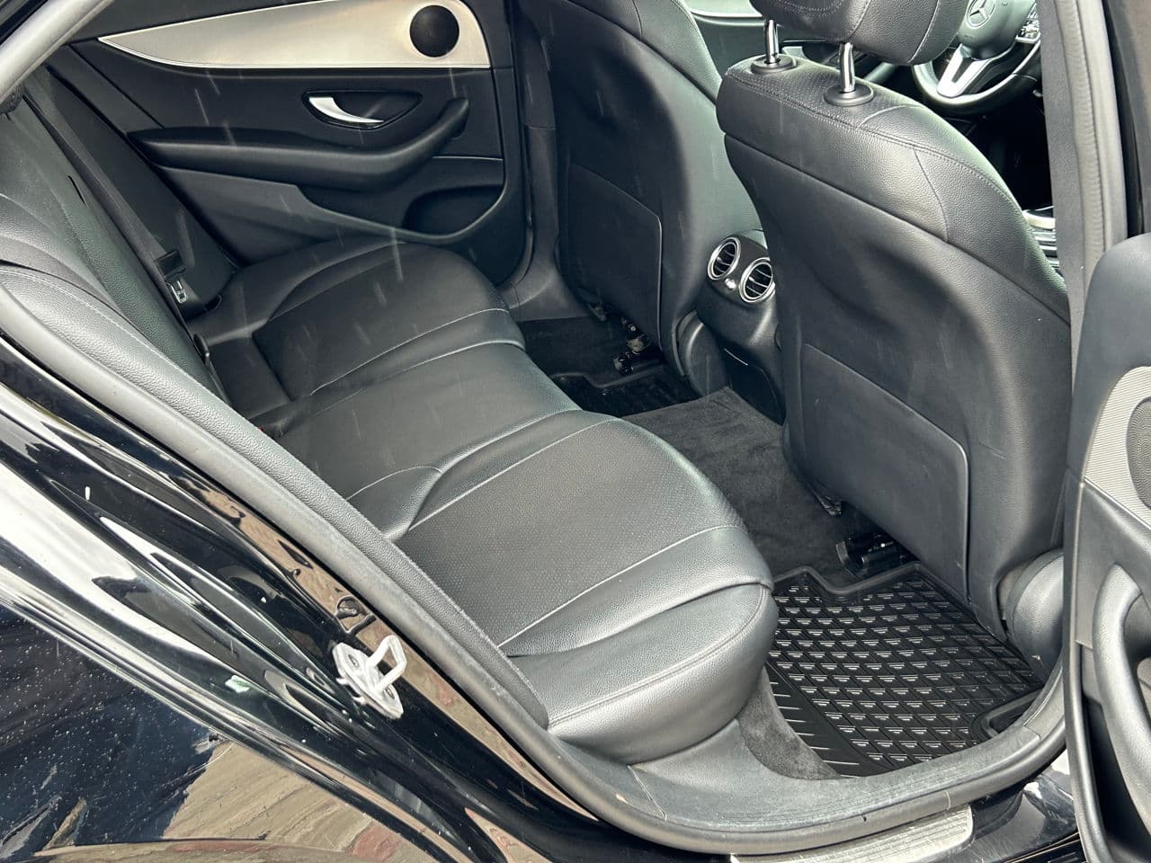 Mercedes E 220 2018 — Миниатюра 16
